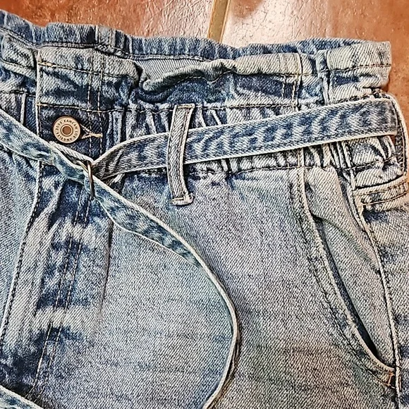 Kancan 90s High Rise Belted Denim Shorts - Picture 2 of 10